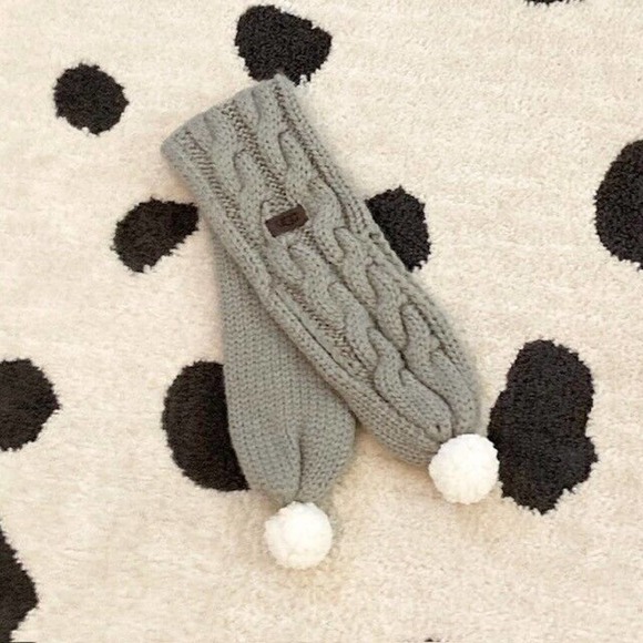 Ugg Australia Small Dog Gray Cable Knit Pom Warm Luxe Soft Designer Logo Scarf - Picture 3 of 12